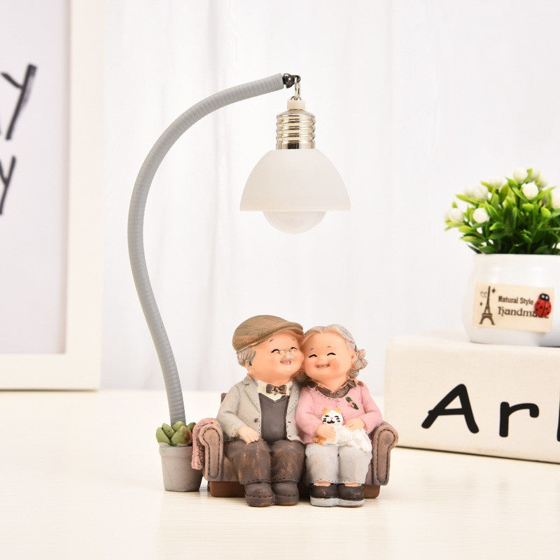 Modelo e lustre criativo de casal de avós - Decoração