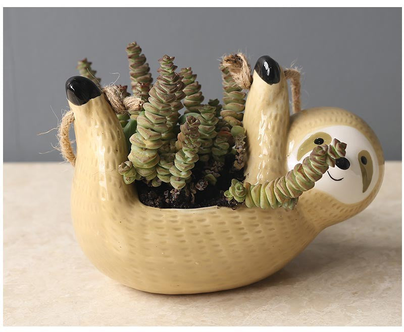 Vaso em formato de preguiça para pendurar plantas