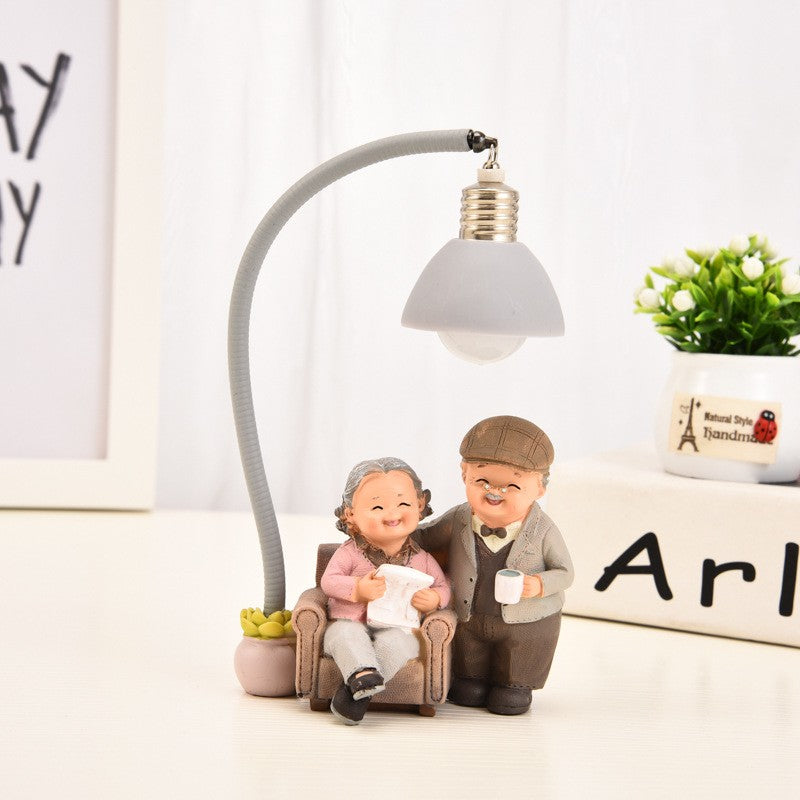 Modelo e lustre criativo de casal de avós - Decoração