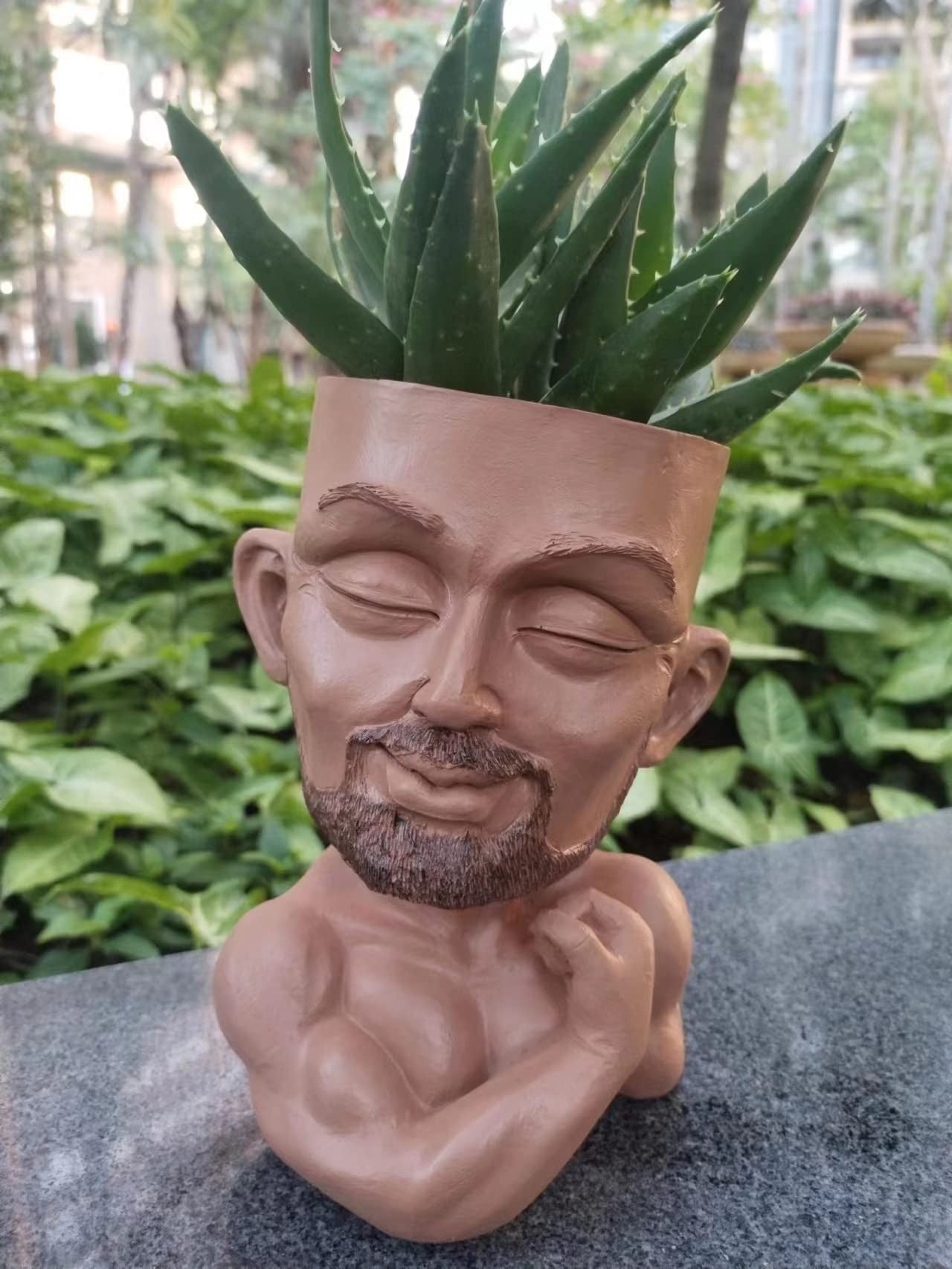 Vaso Artesanal Yuky Homen para Flores / Feito de Resina de Alta Qualidade