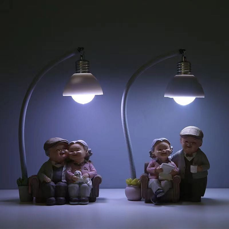 Modelo e lustre criativo de casal de avós - Decoração